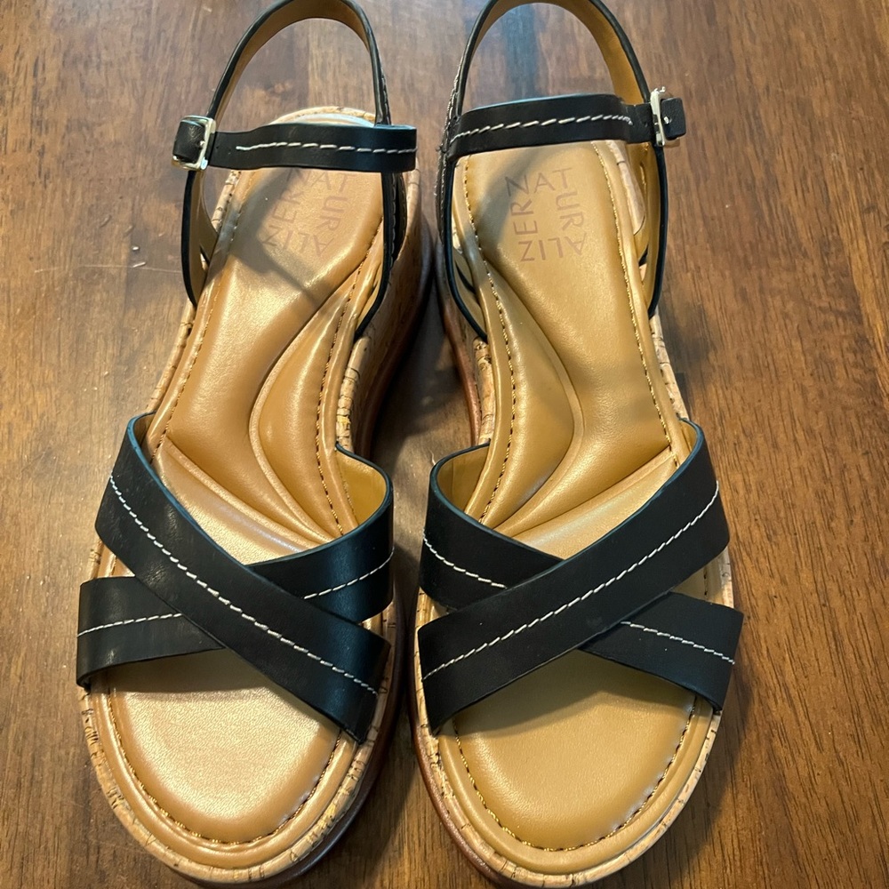 Naturalizer straps black platform sandal size 6.5